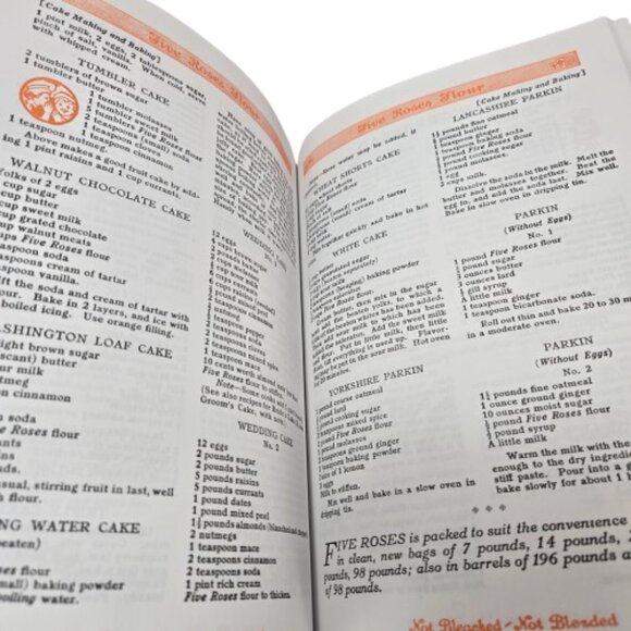 Vintage Five Roses Cookbook Bread and Pastry Classic Canadian Cookbook Softcover - Picture 8 of 16